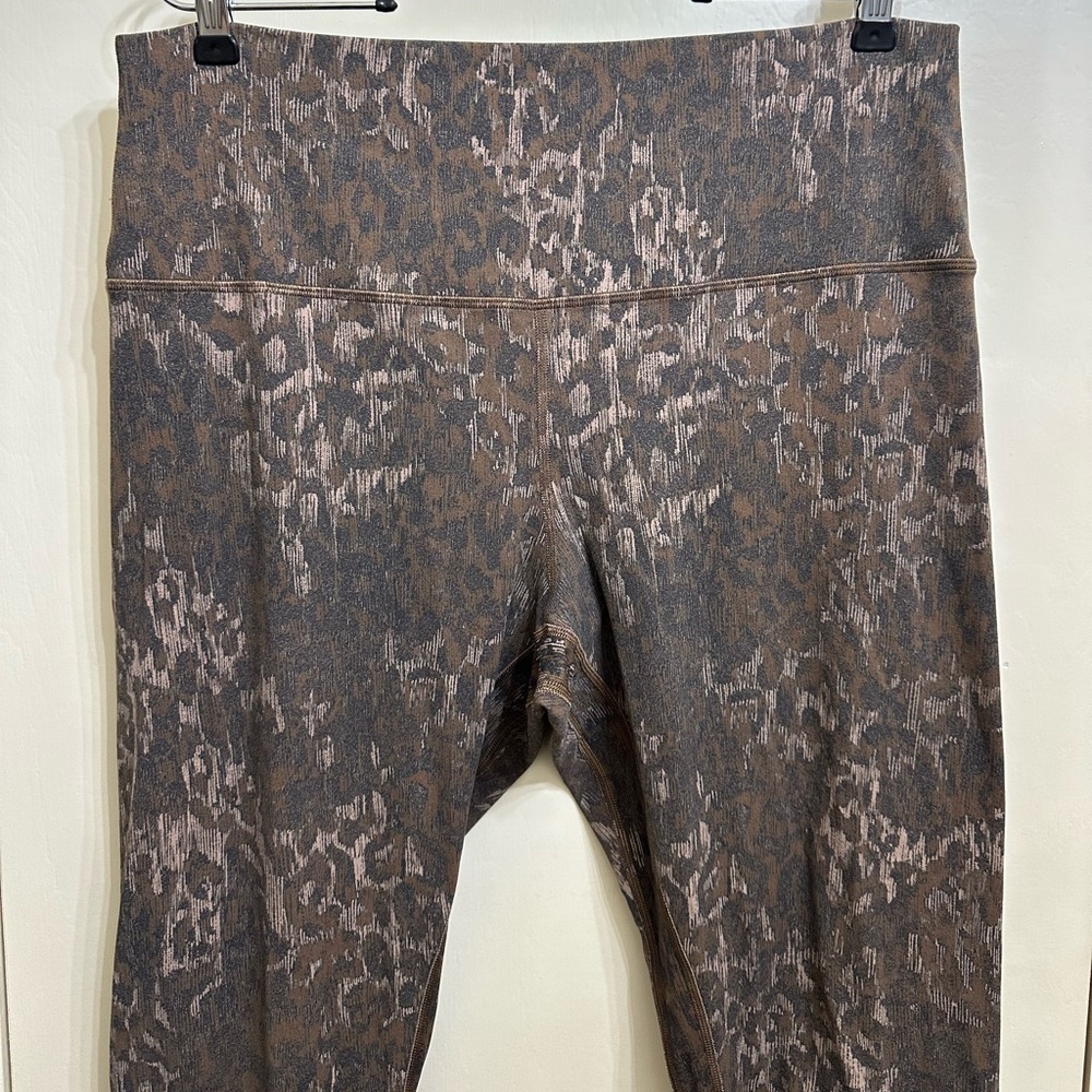 Lululemon Leopard Align Leggings 25” SZ 14